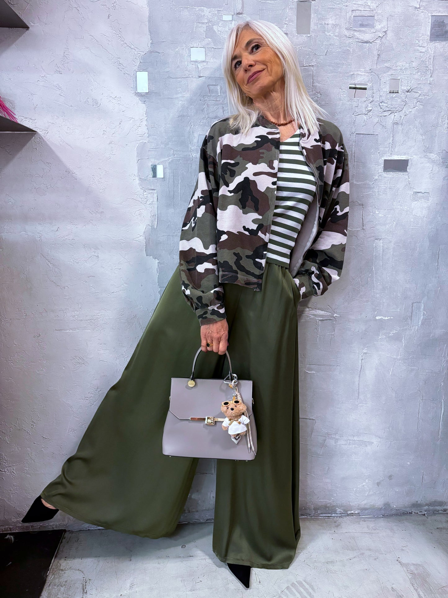 Pantaloni in raso larghi