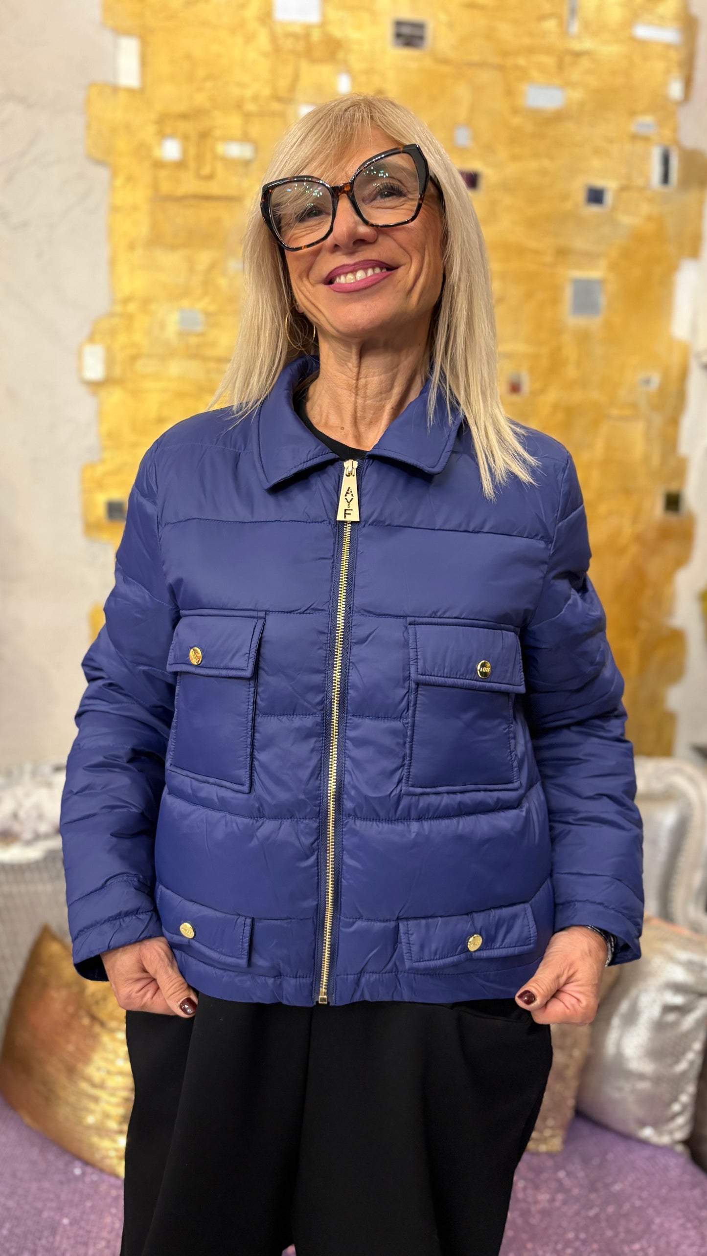 Giacca corta, piumino con taschini 100 GG